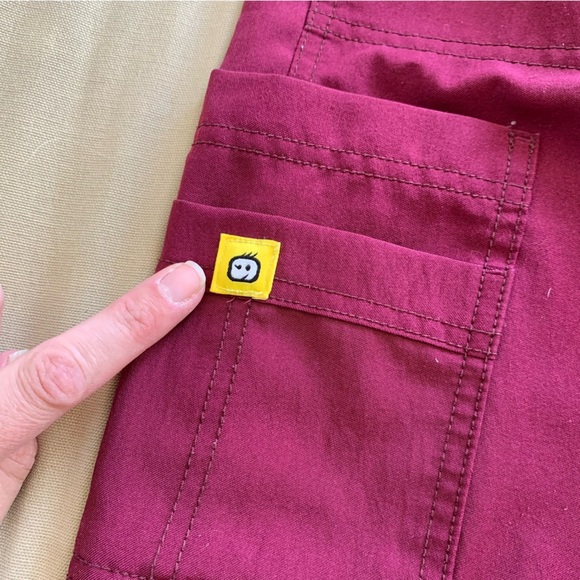 Lot of 2 WonderWink Women’s Tall Cargo Scrub Pants Sz M Tall Grey Maroon 5214T - Picture 15 of 16